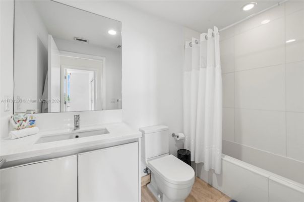 Bathroom, Interior, Recessed Lighting, Wood Texture Flooring