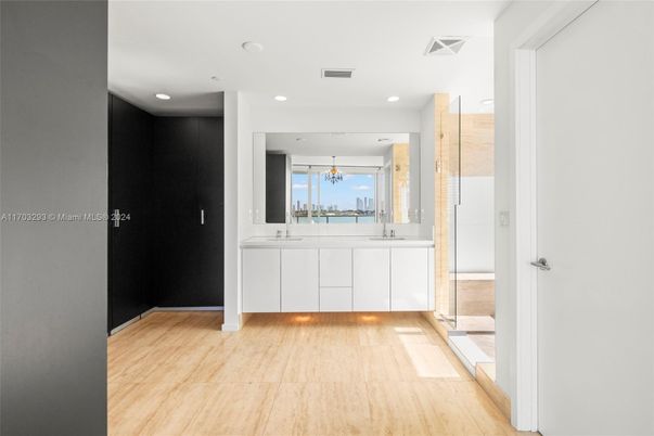 Bathroom, Interior, Recessed Lighting, Wood Texture Flooring