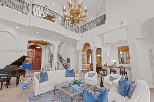 Chandelier, Dining room, Interior, Living room, Piano, Recessed Lighting