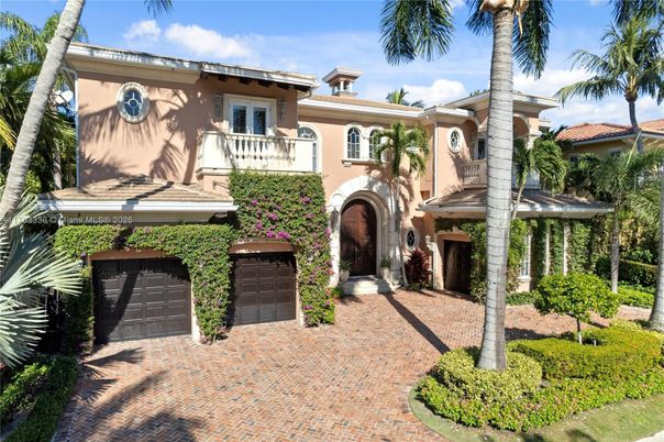 Attached, Exterior, Facade, Mediterranean
