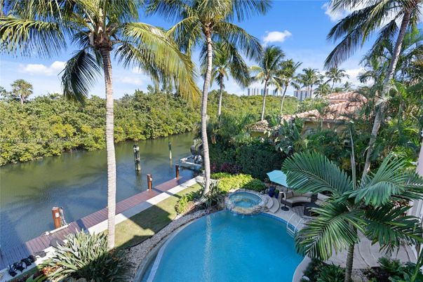 Exterior, Lake, Pool