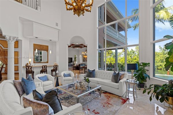 Chandelier, Dining room, Interior, Living room