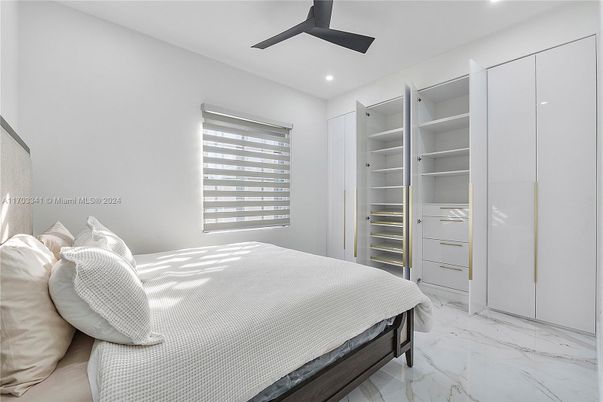 Bedroom, Interior, Marble, Recessed Lighting, Walk-in Closets