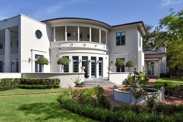 Exterior, Facade, Mediterranean