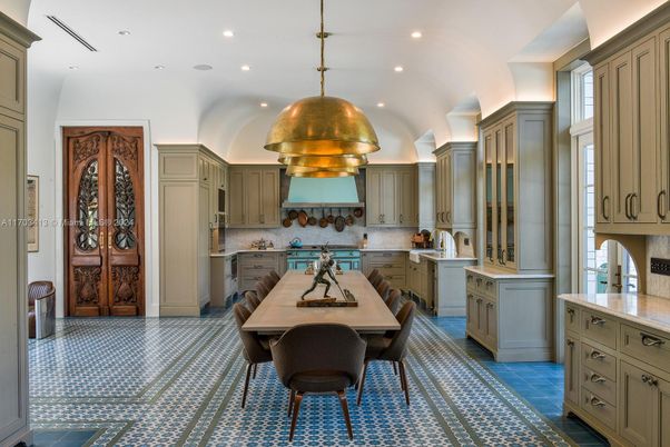 Dining room, Interior, Kitchen, Pendant Lights, Recessed Lighting, Stainless Steel Appliances