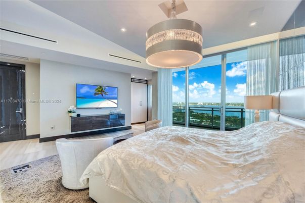 Bedroom, Interior, Recessed Lighting, Water