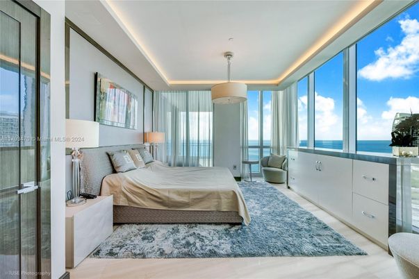 Bedroom, Interior, Pendant Lights, Water