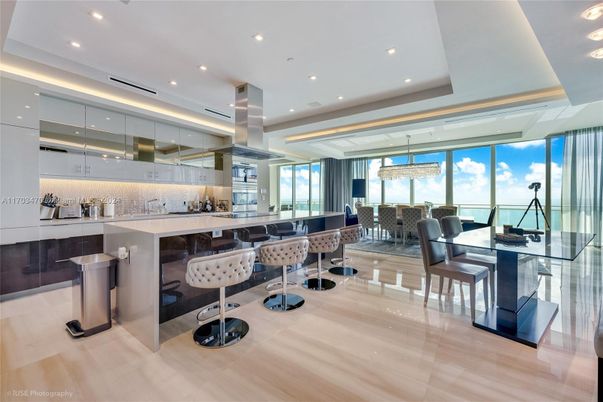 Chandelier, Dining room, Interior, Kitchen, Pendant Lights, Recessed Lighting, Wood Texture Flooring