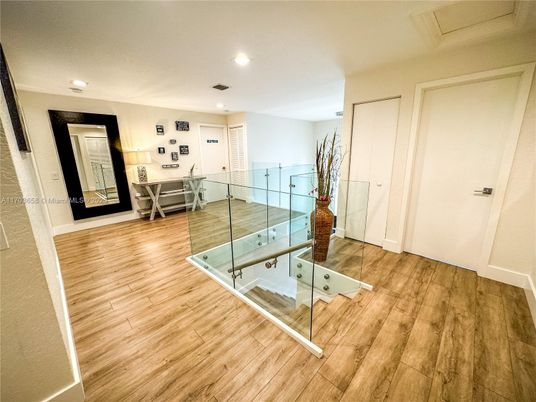 Interior, Recessed Lighting, Wood Texture Flooring