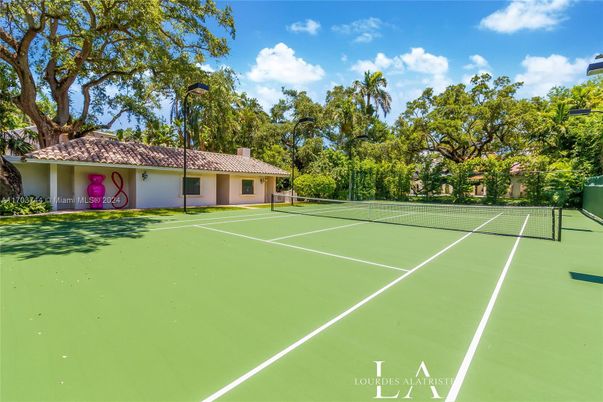 Exterior, Tennis Courts