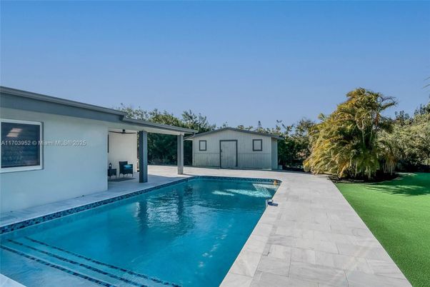 Exterior, Pool