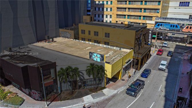 Exterior, Drone