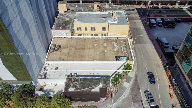 Exterior, Drone