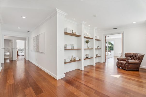 Interior, Recessed Lighting, Wood Texture Flooring