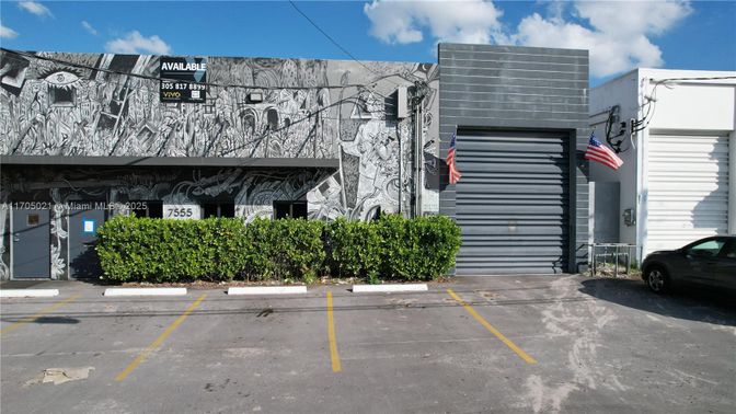 Attached, Exterior, Facade, None