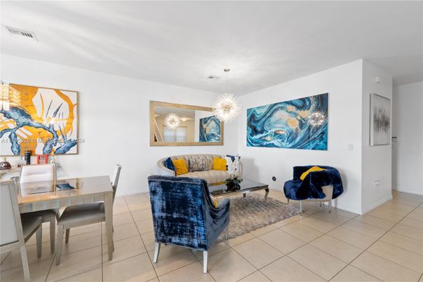 Chandelier, Dining room, Interior, Living room