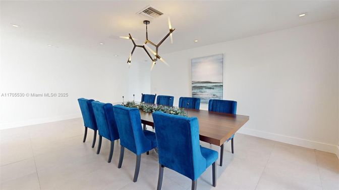 Dining room, Interior, Pendant Lights, Recessed Lighting, Water