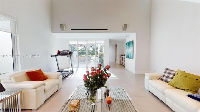 Fitness Equipment, Interior, Living room, Recessed Lighting