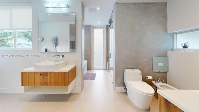 Bathroom, Interior, Recessed Lighting
