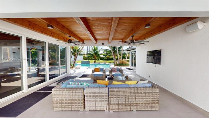 Interior, Living room, Pool, Wooden Beams, Wooden Ceilings