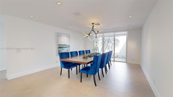 Dining room, Interior, Pendant Lights, Recessed Lighting
