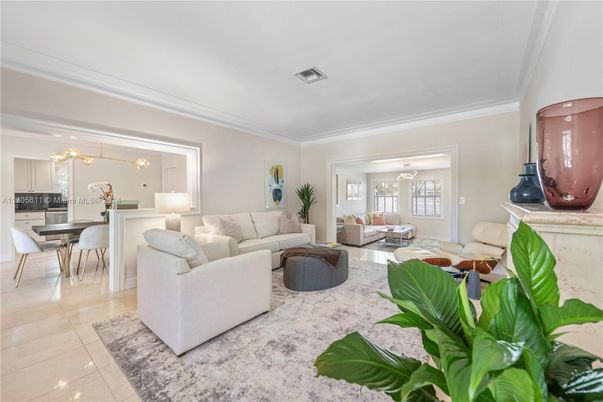 Dining room, Interior, Living room, Pendant Lights