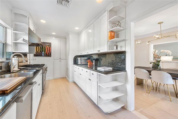 Dining room, Interior, Kitchen, Pendant Lights, Recessed Lighting, Wood Texture Flooring