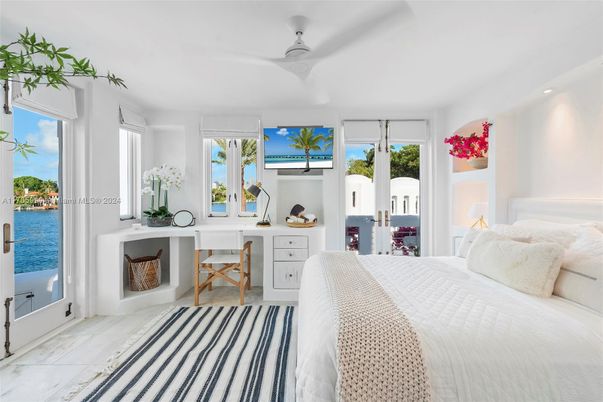 Bedroom, Home Office, Interior, Recessed Lighting, Water