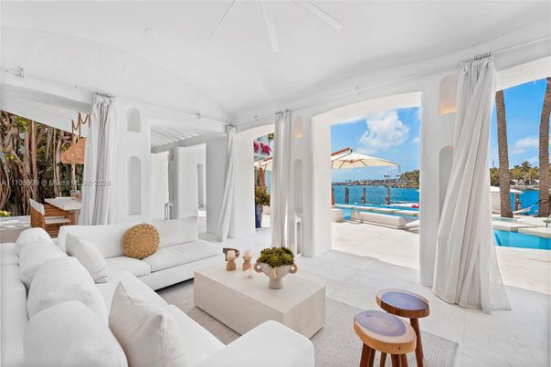 Interior, Living room, Water