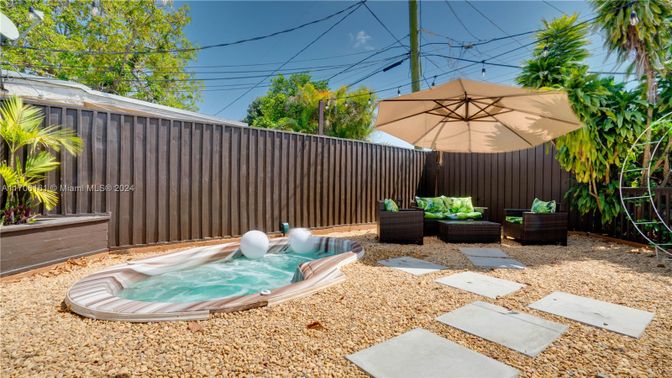 Exterior, Hot Tub