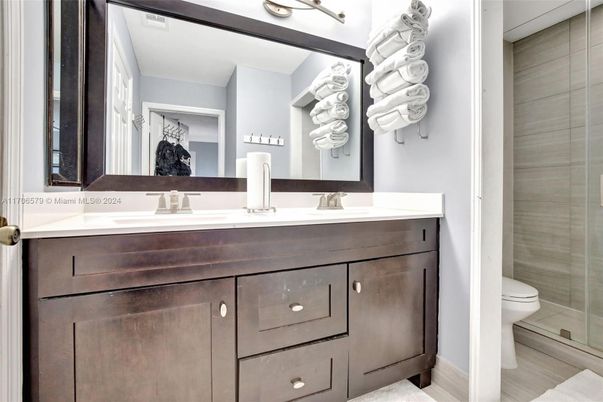 Bathroom, Dual Sink Vanities, Interior