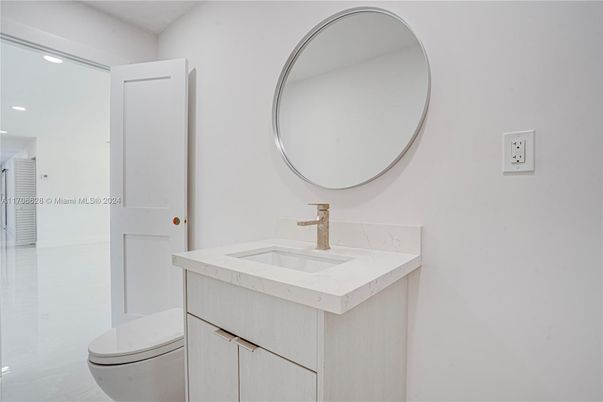 Bathroom, Interior, Recessed Lighting