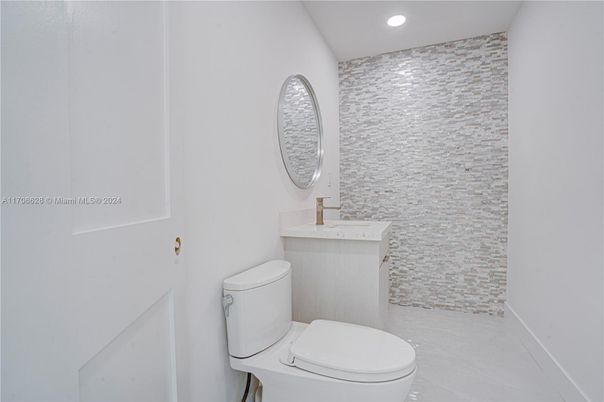 Bathroom, Interior, Recessed Lighting