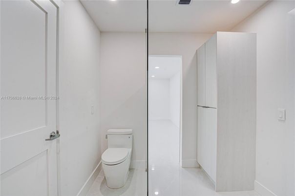 Bathroom, Interior, Recessed Lighting