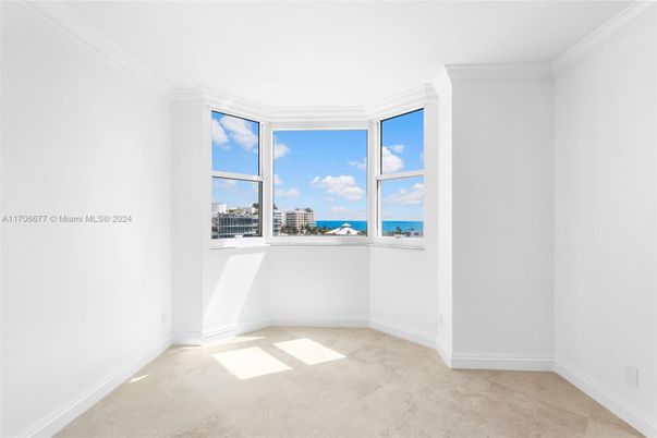 Empty room, Interior, Water