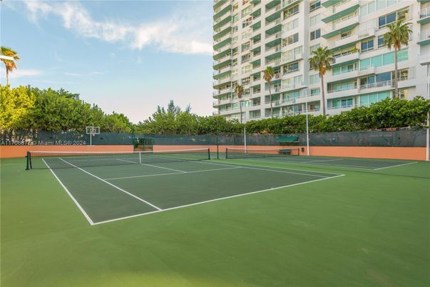Exterior, Tennis Courts