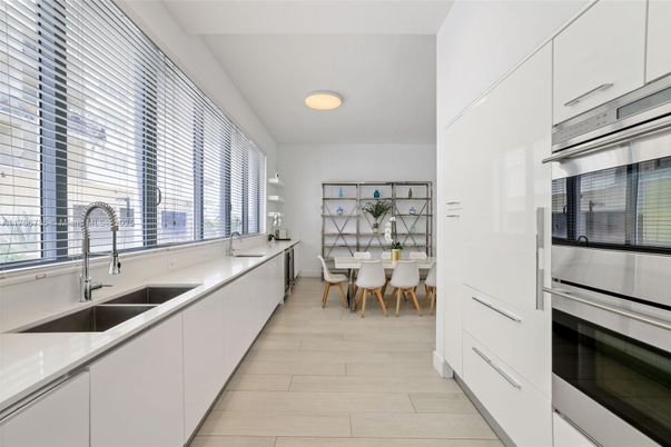 Dining room, Interior, Kitchen, Stainless Steel Appliances, Wood Texture Flooring