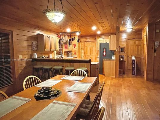Dining room, Interior, Kitchen, Pendant Lights, Recessed Lighting, Wooden Ceilings, Wood Texture Flooring