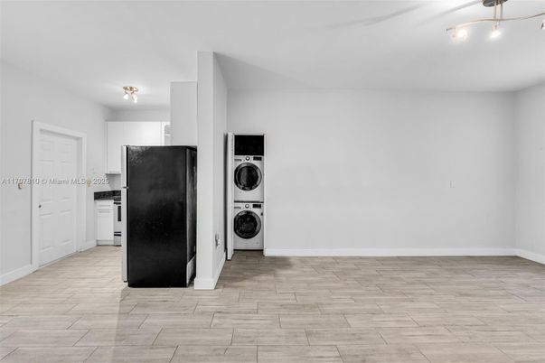 Interior, Utility Closets, Washer, Wood Texture Flooring