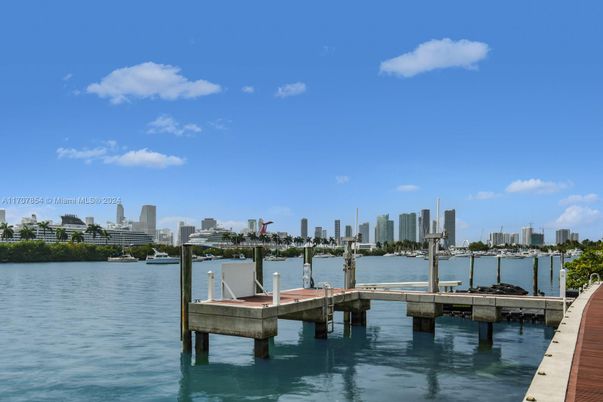 Exterior, Lake