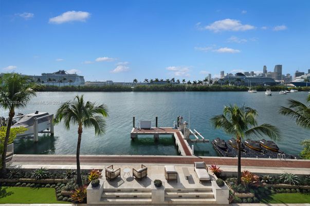 Exterior, Lake