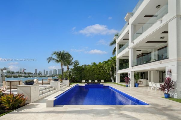 Exterior, Pool, Water