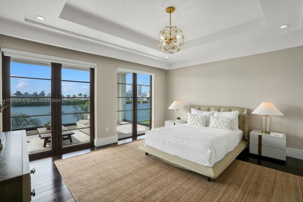 Bedroom, Interior, Recessed Lighting, Water, Wood Texture Flooring