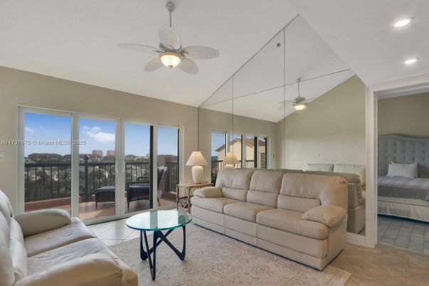 Bedroom, Interior, Living room, Recessed Lighting