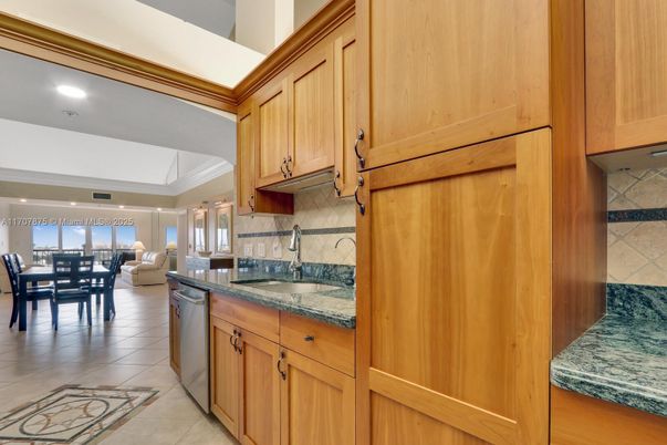 Dining room, Interior, Kitchen, Recessed Lighting