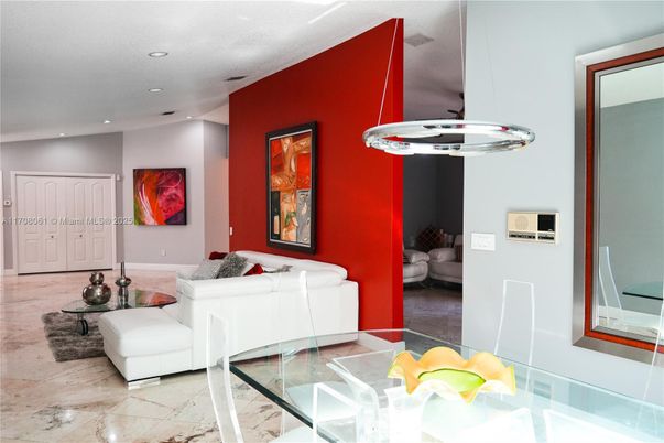 Interior, Living room, Pendant Lights, Recessed Lighting