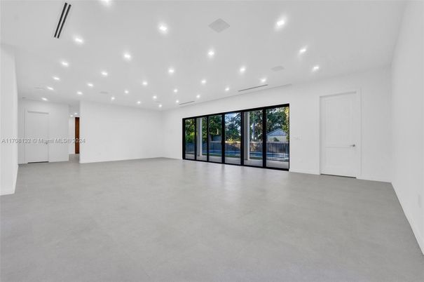 Empty room, Interior, Recessed Lighting