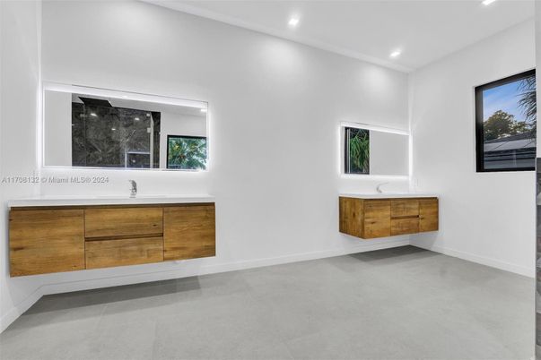 Bathroom, Empty room, Interior, Recessed Lighting