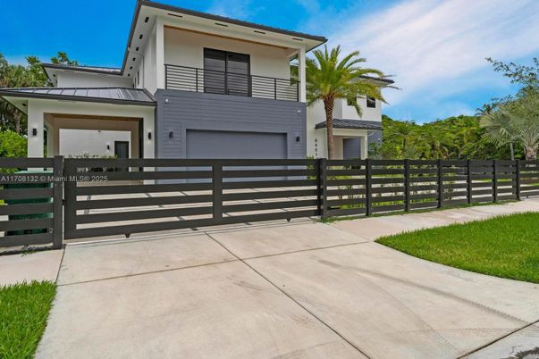 Attached, Exterior, Facade, Modern