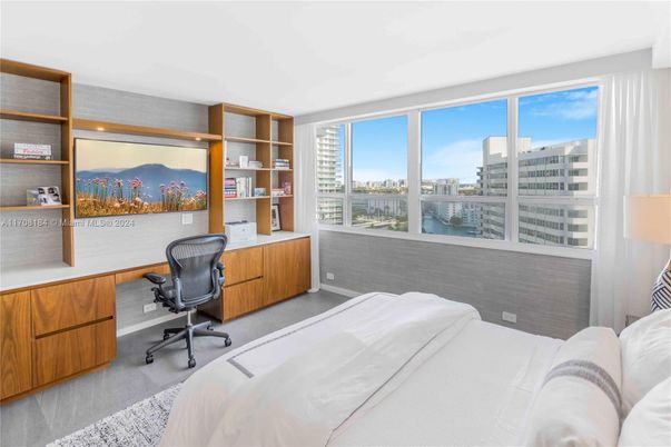Bedroom, Home Office, Interior, Recessed Lighting, Water